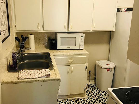 4th image of 527 8th St N #5