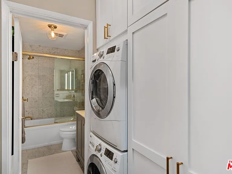 960 Larrabee St #105 — Photo 10