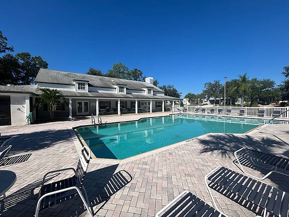 4th image of 6510 Lacey Ln