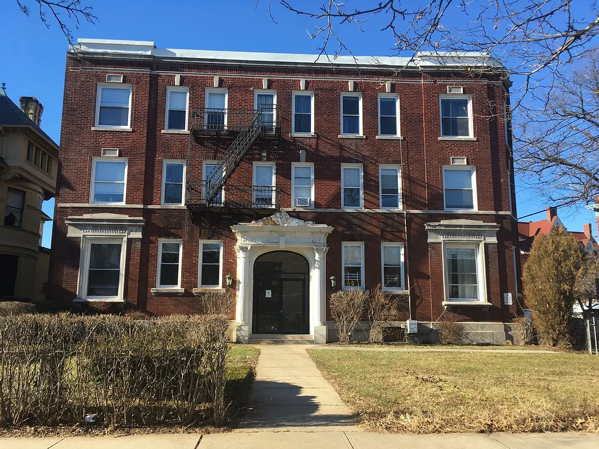 Building Photo - 136 Dwight St