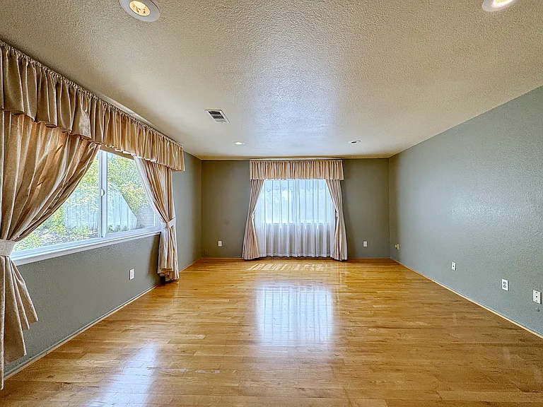 20529 Pacific Dr — Photo 24