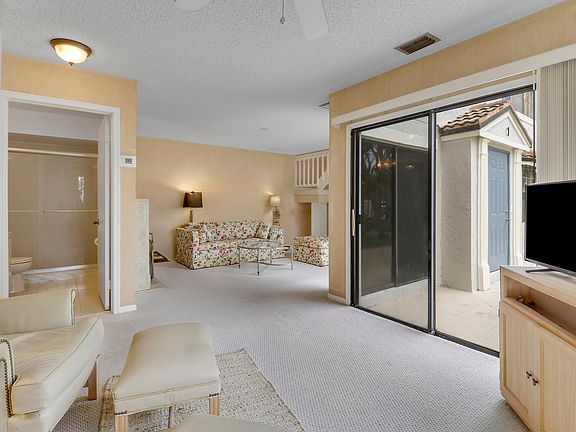 4th image of 387 Prestwick Lane #1