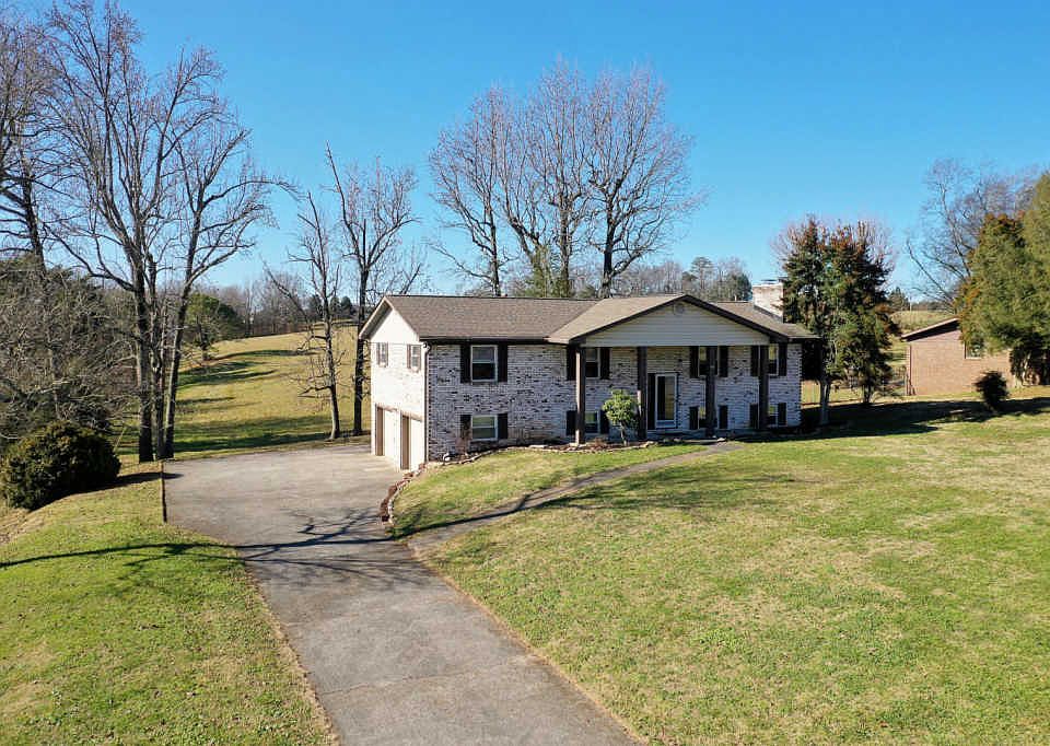 1st image of 913 S Dogwood Dr