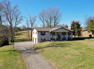 913 S Dogwood Dr, Maryville, TN 37804
