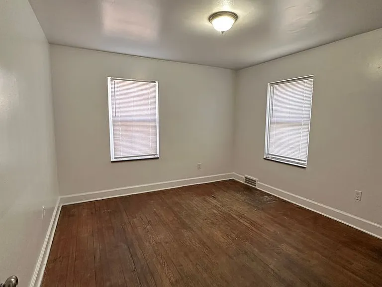 210 Perrin St — Photo 5