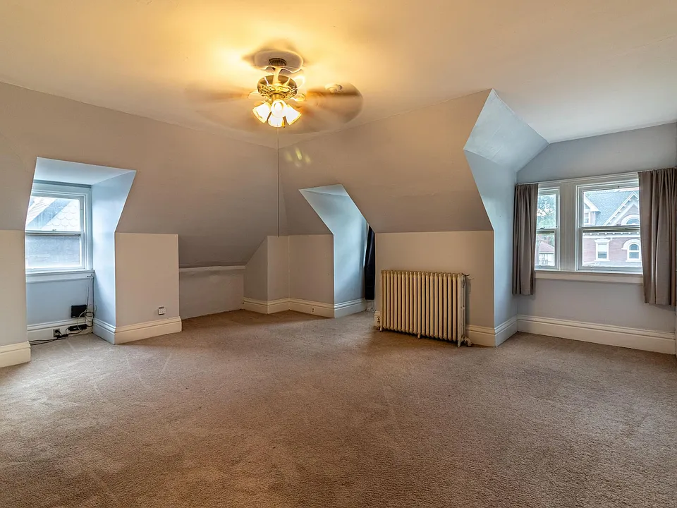 Large living room with lots of light with windows