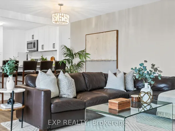 2323 Confederation Pkwy #905, Mississauga, ON L5B 1R6