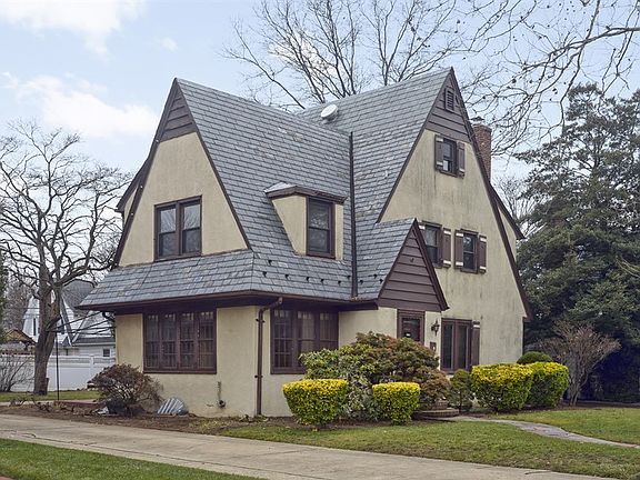 3rd image of 195 Bedell Ave