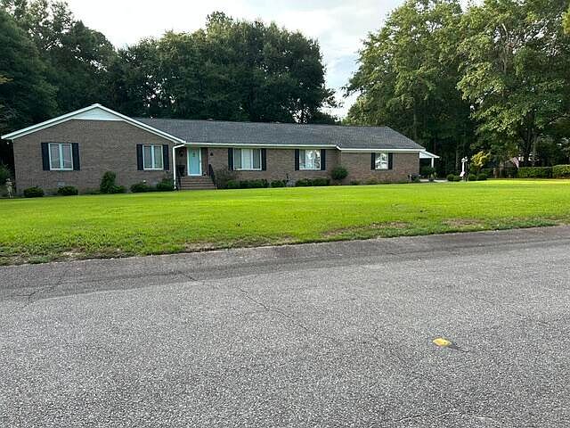 1st image of 67 Hunt Club Rd