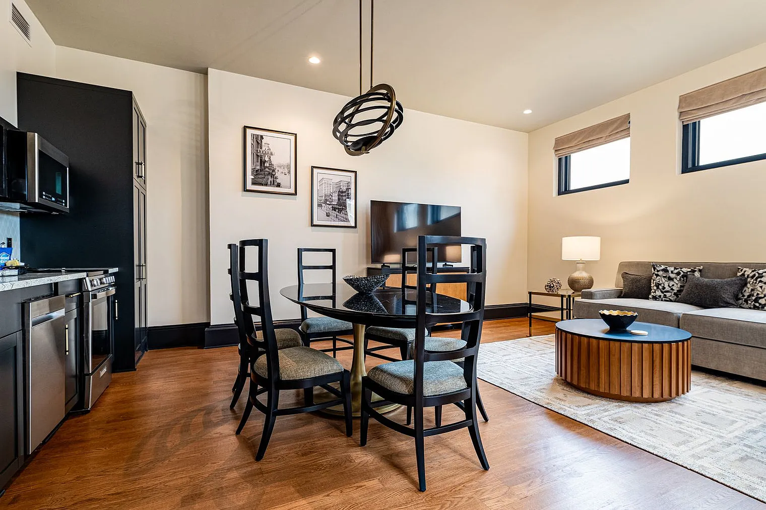 2 bed, 2.0 bath, 1054 sqft, $6,583 — Photo 3