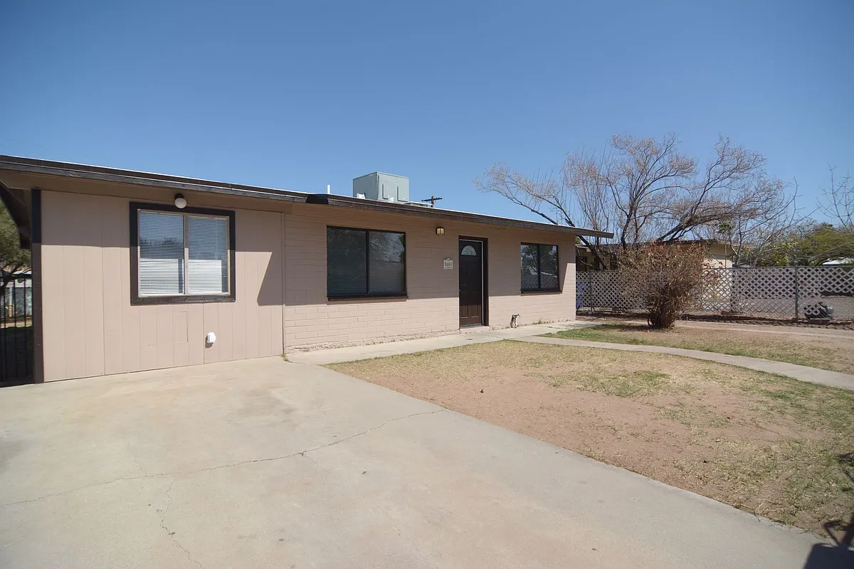 Building Photo - 3661 E Sylvane St