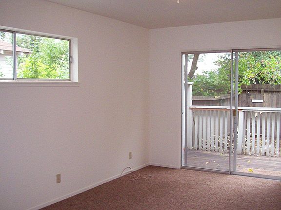 3rd image of 1140 Elm Dr APT 2
