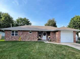 425 Lucas St, Marshfield, MO 65706