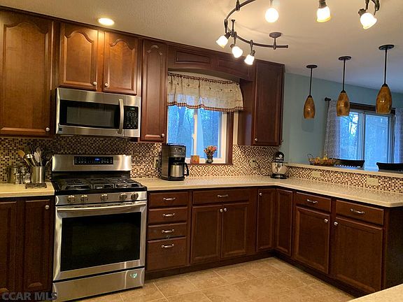5th image of 528 Brittany Dr
