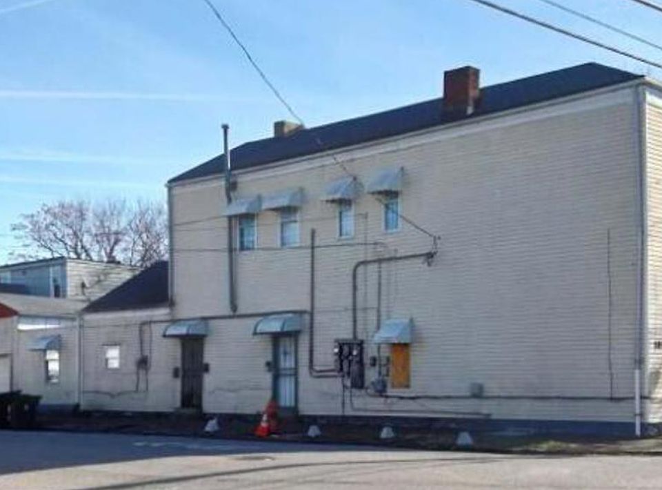 1st image of 1853 Bank St #3