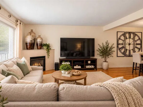 554 S Killarney Glen Ct SW, Calgary, AB T3E 7H4