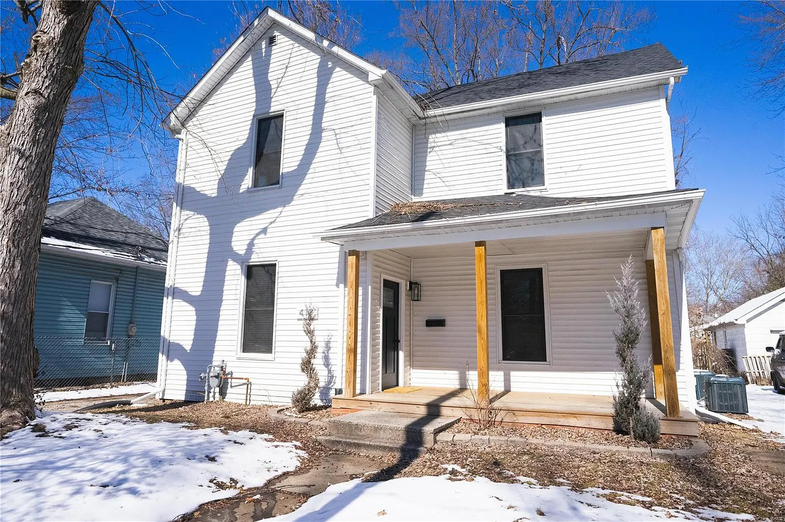417 E Schwarz St photo 1