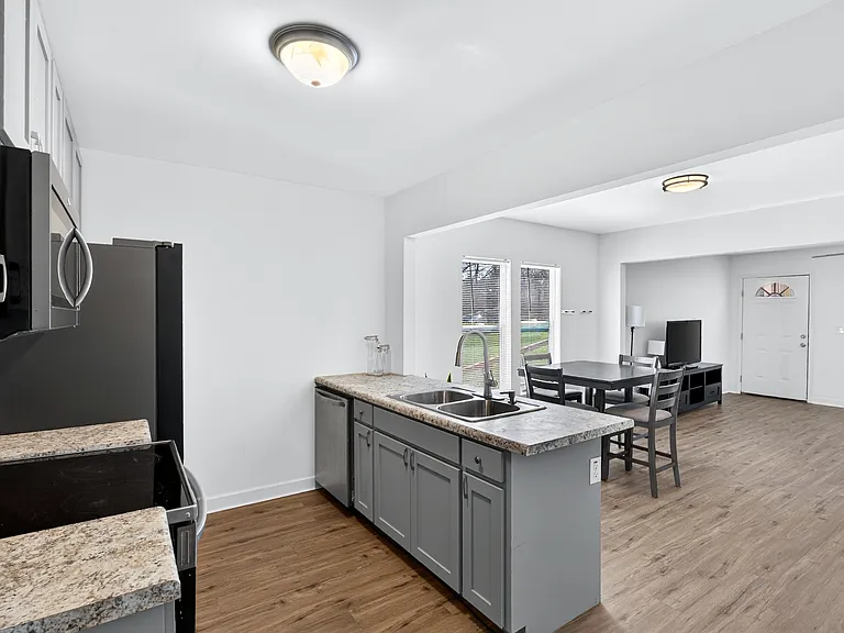 100 Parkstone Dr — Photo 13
