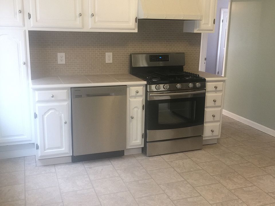 2nd image of 20 Lakeview Ave #1ST