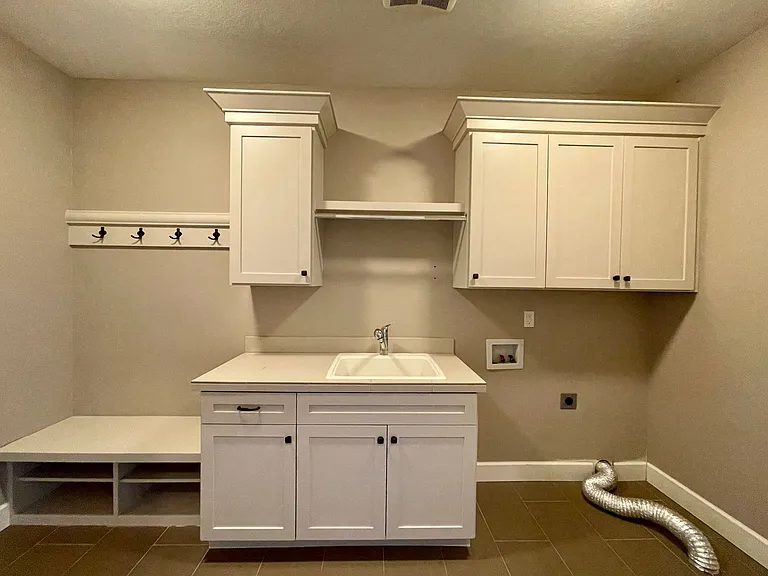 2120 SW Dolph Ct — Photo 24