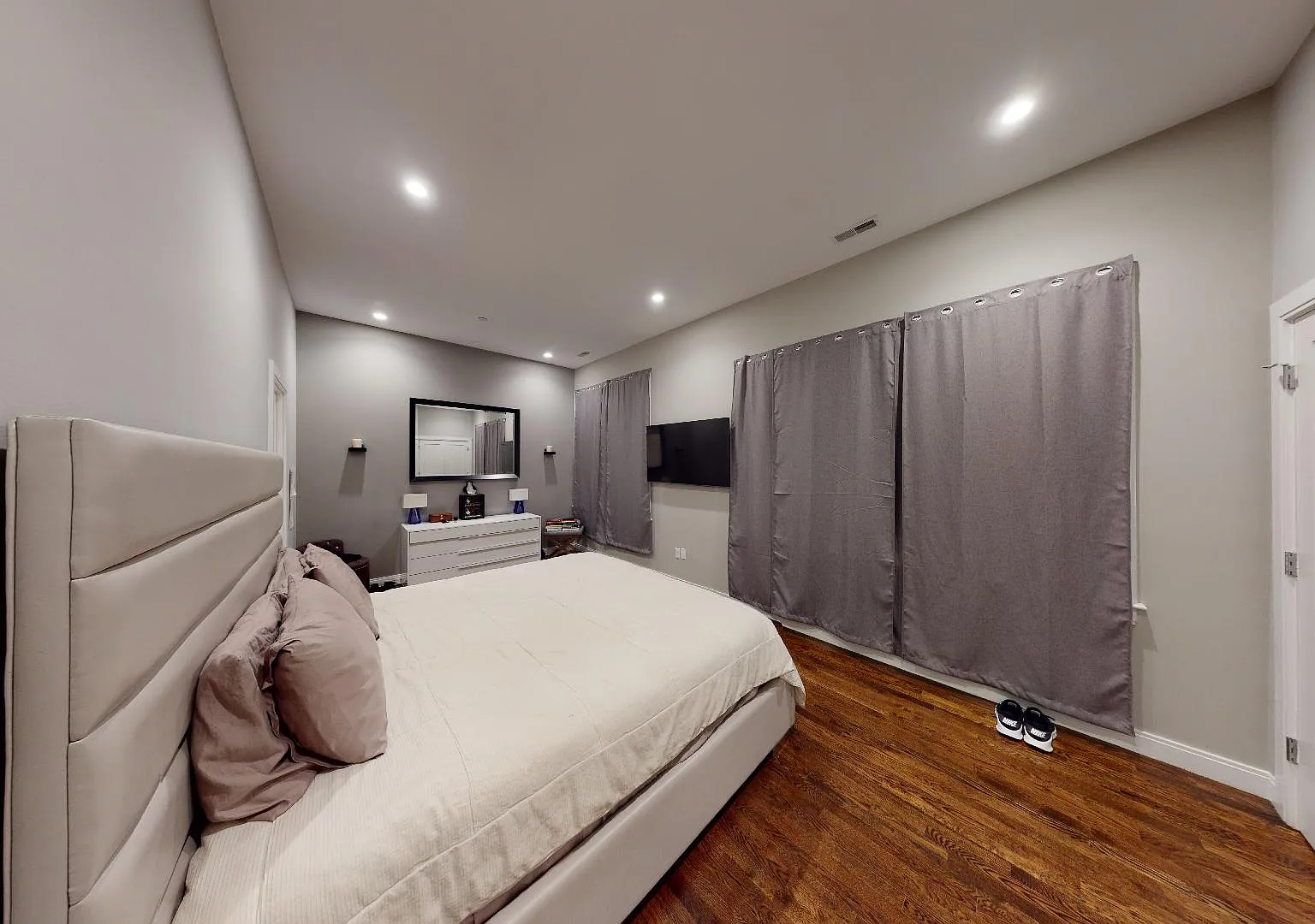 3 bed, 1599 sqft, $5,400 — Photo 1