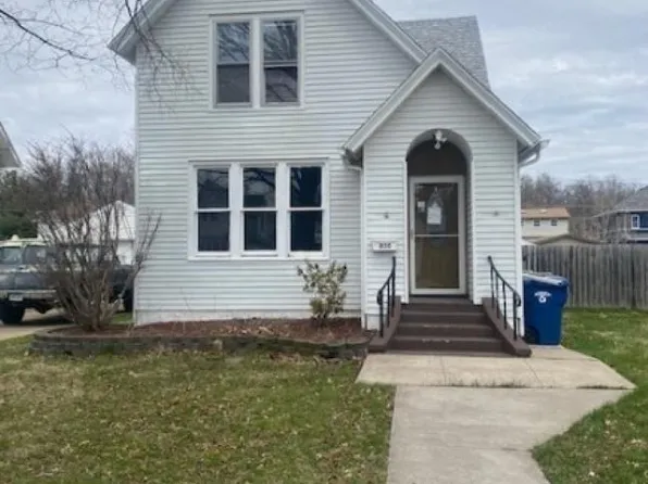 830 4th Ave S, Clinton, IA 52732