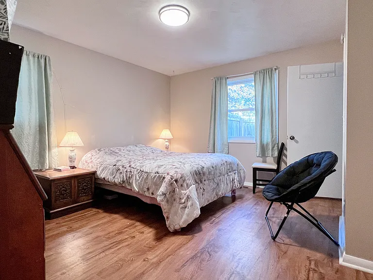 924 Princess Dr — Photo 6