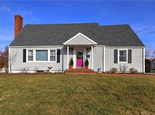 66 Oakland Dr, Trumbull, CT 06611