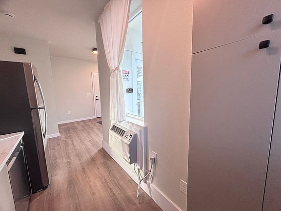 4th image of 1460 SE 51st Ave #1