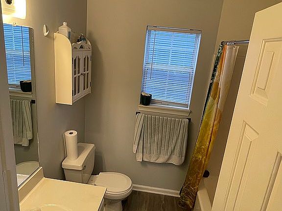 4th image of 5917 Glen View Dr