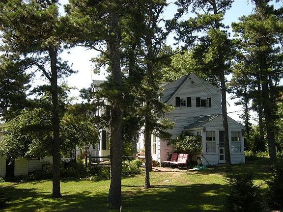 3rd image of 195 Main Street