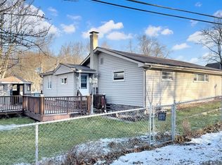 105 Foxglove Rd, Altoona, PA 16601