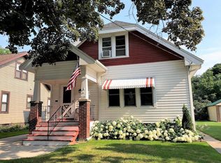 1120 Philippen St, Manitowoc, WI 54220