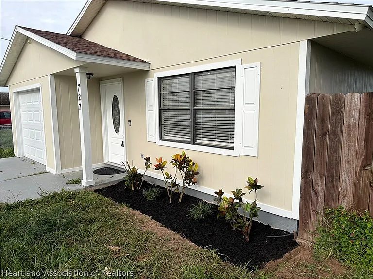 727 Denise Ave — Photo 1
