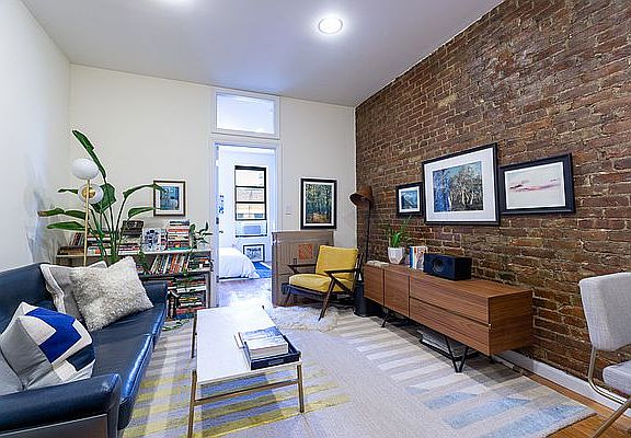 4th image of 342 E 9th St APT 4B