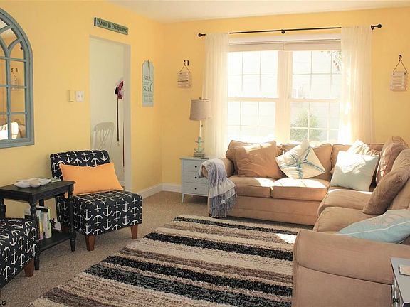 3rd image of 215 Clipper Dr