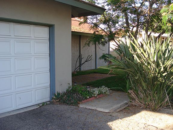 4th image of 1911 E Rosewood Ave