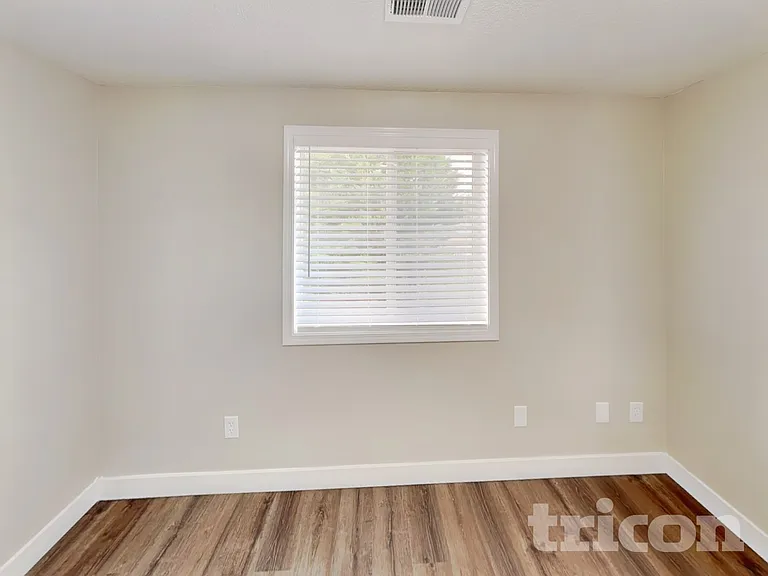 3402 NE 165th Ave — Photo 9