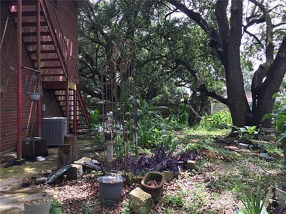 3rd image of 2812 Lyndell Dr