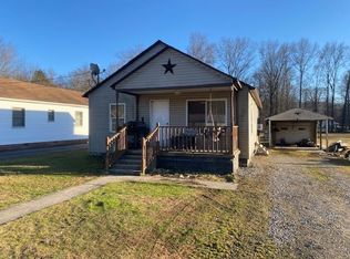 121 Daniel Dr, Glen Daniel, WV 25844