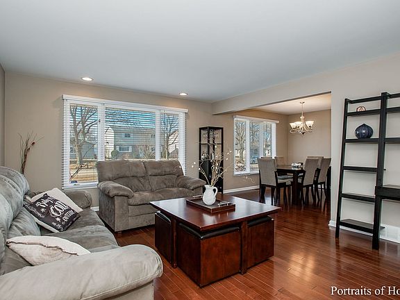 3rd image of 527 N Clarendon Ave