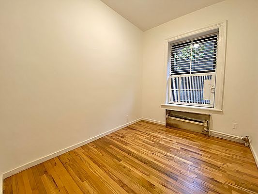 4th image of 208 W 80th St #1DR