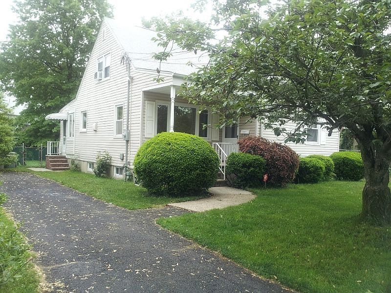 2nd image of 1269 Wheatsheaf Rd