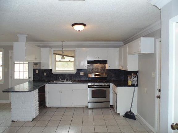 3rd image of 1905 Debra Dr