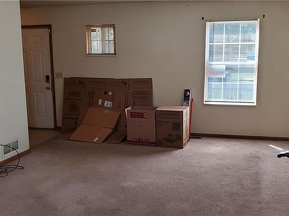 5th image of 309 Edwards St