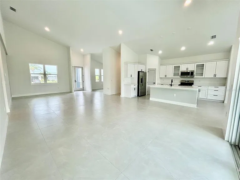 8181 Tecumseh Cir — Photo 5