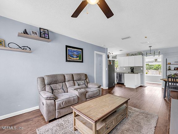 4th image of 4048 SKYCREST Drive