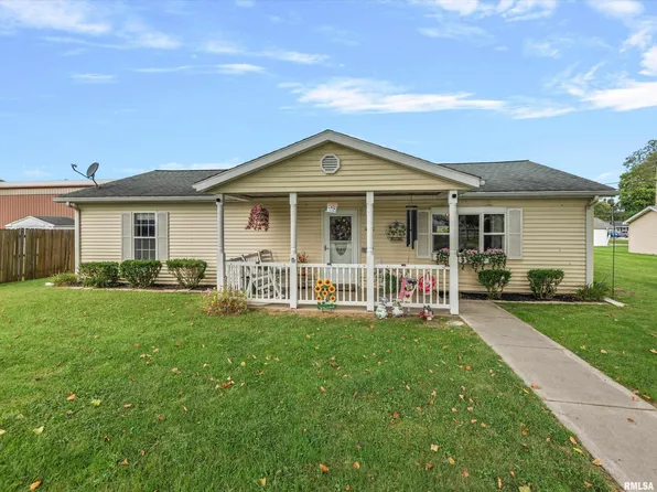 406 NE 1st St, Atlanta, IL 61723