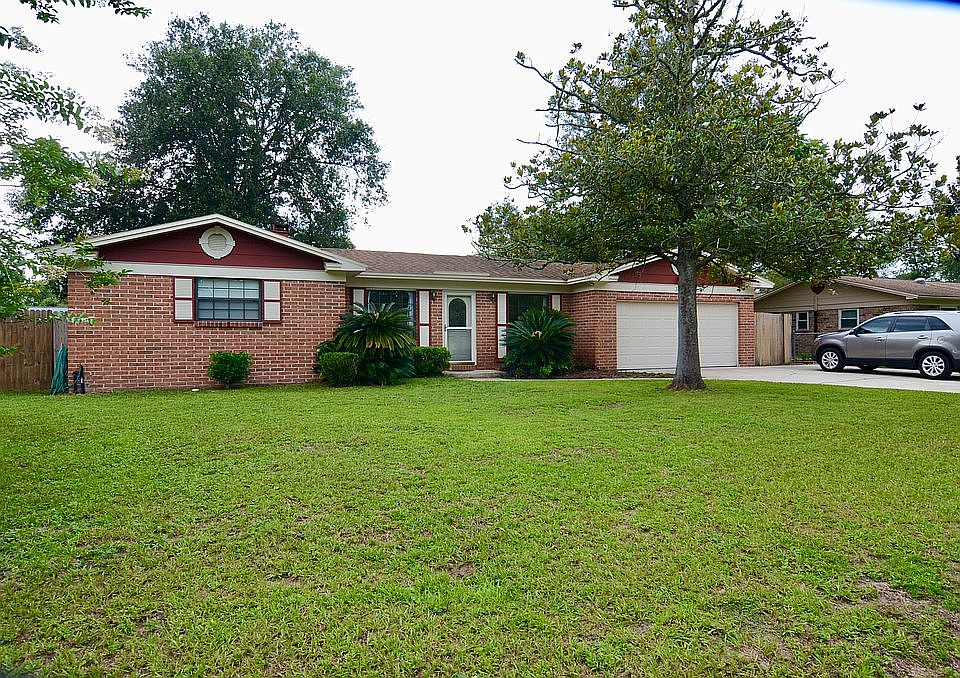 1st image of 3423 Red Oak Cir E