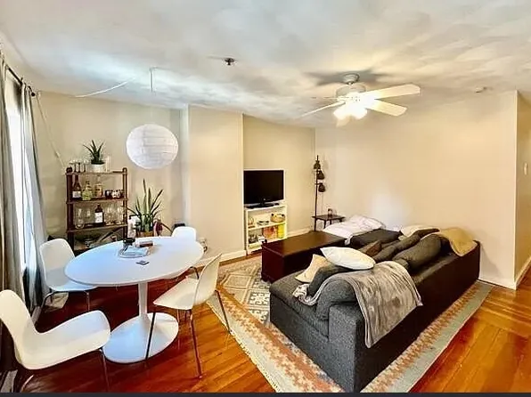 10 Hull St APT 4, Boston, MA 02113